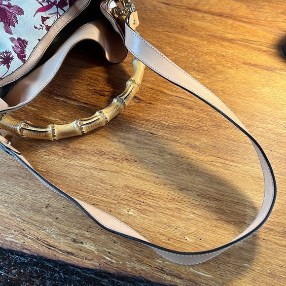 Gucci White Pink Floral Canvas Peggy Bamboo Handle Hobo - Picture 7 of 9